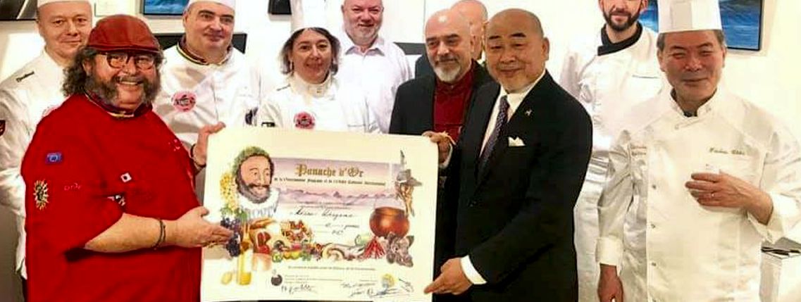 Akira Uchiyama reçoit le Panache d'Or de la Gastronomie Française